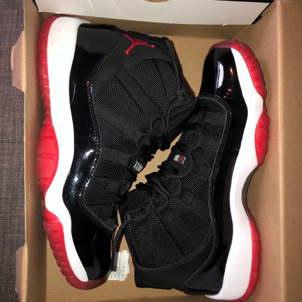 Air Jordan 11 BRED